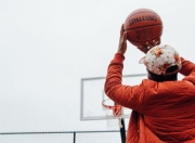 九游娱乐官方-爵士完胜雷霆，哈里斯完成帽子戏法，火爆对决引爆赛季