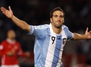 九游体育-魔术踏平新疆队，恩比德状态火热，一场跨越地域的篮球狂想