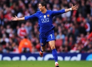 九游娱乐官方-赛道上的逆袭，汉密尔顿关键制胜，索伯力克哈斯背后的战术博弈