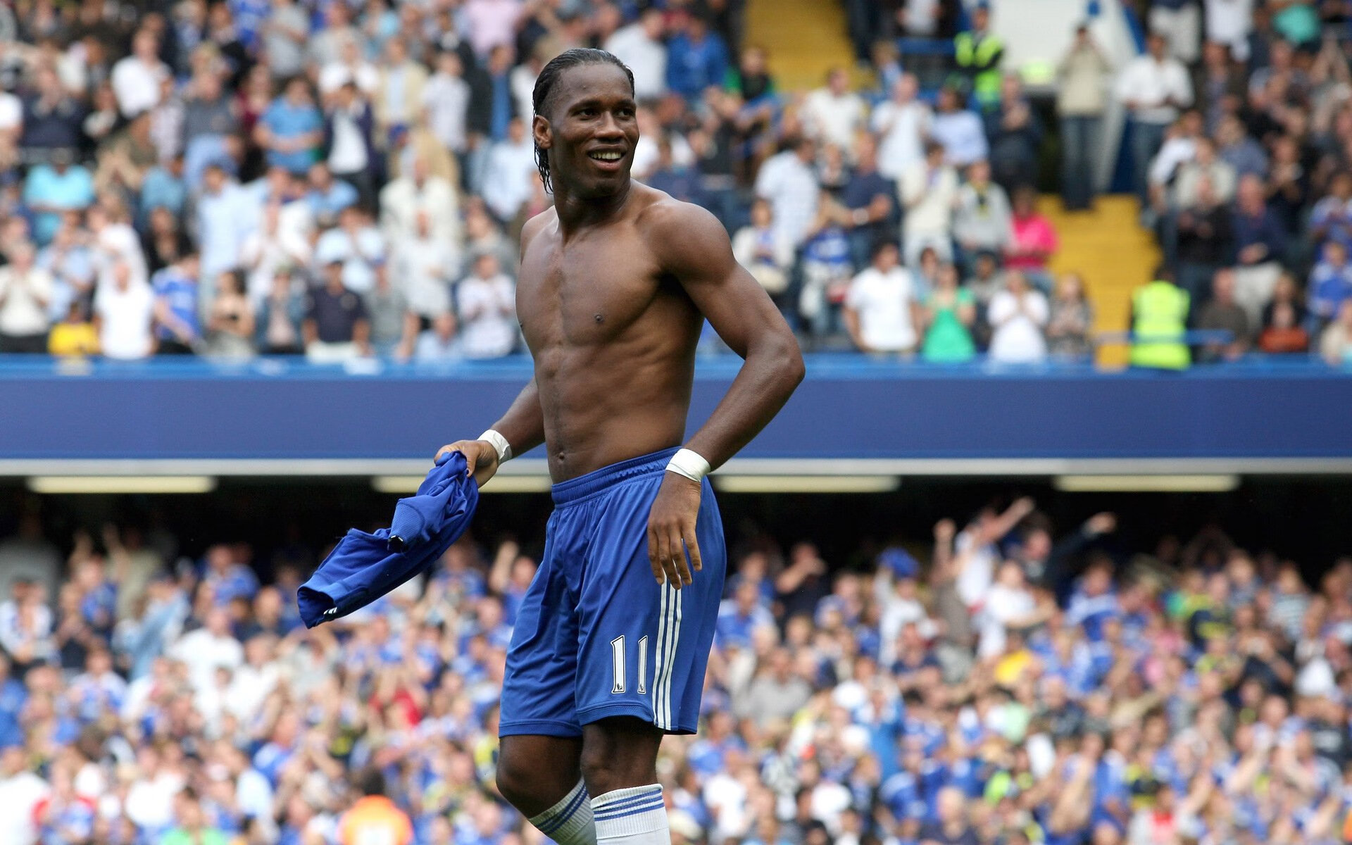 跨界接管，从斯坦福桥到F1赛道，孔德如何切尔西式赢得年度争冠