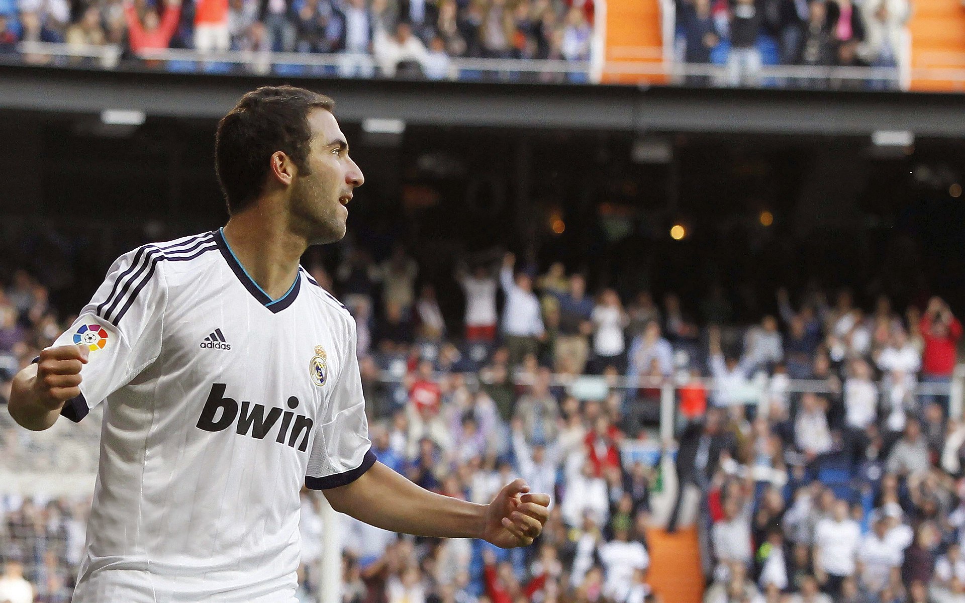 玻利维亚带走沙特，莱万如何成为地缘博弈中的关键先生