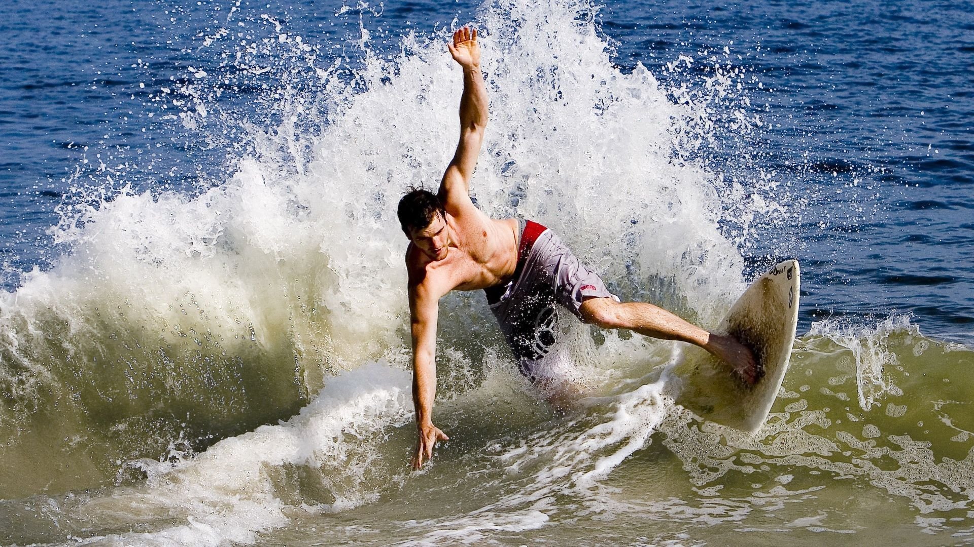 逆袭之夜，深圳绝境险胜公牛，高诗岩惊艳四座改写剧本